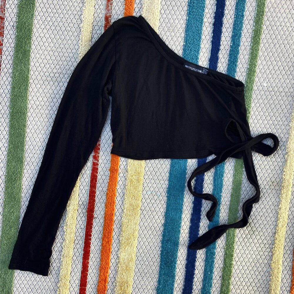 medium black one shoulder long sleeve crop top with bow / wiast tie